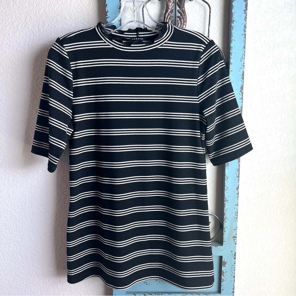 Torrid Black and White Striped Short Sleeve Ribbed Top